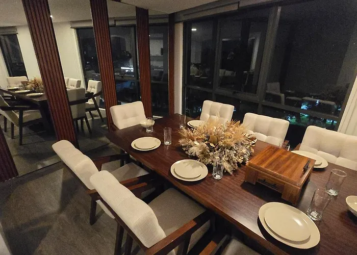 Beautiful Apartment Overlooking The Alameda