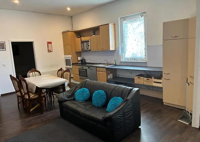 Ruehige Wohnung Mit 4 Schlafzimmer Und Kamin