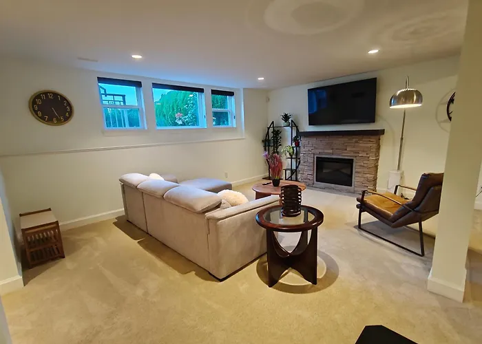 Private 1000 Sq Ft King Suite 4 Min To East Beach Sleeps 4