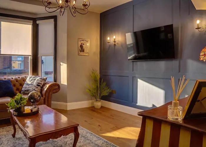 Victorian 2 Bedroom Duplex Near City Centre
