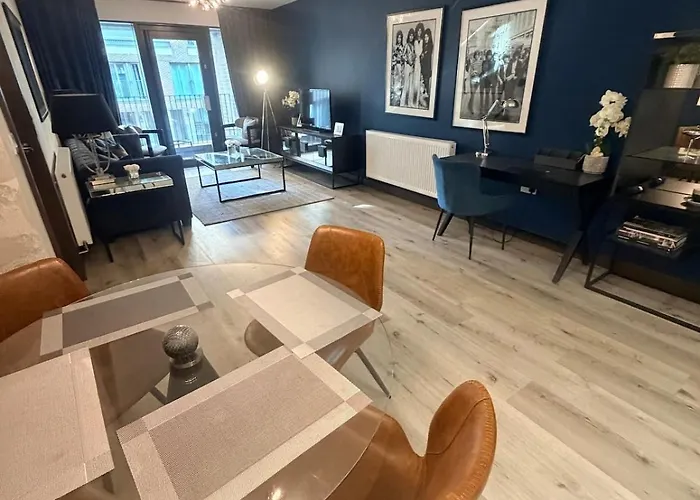 Cosy Fully Furnished Apartment And Station Nearby