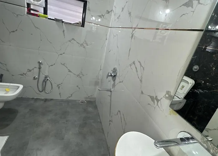 Luxury Apartment Near Ravinagar Square