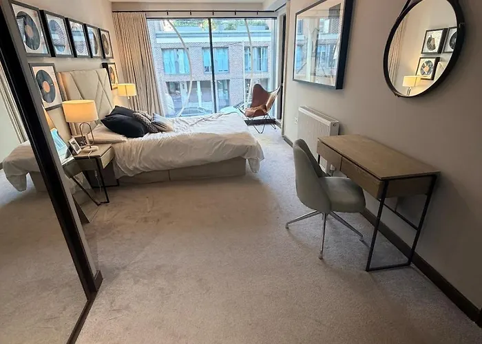 Cosy Fully Furnished Apartment And Station Nearby