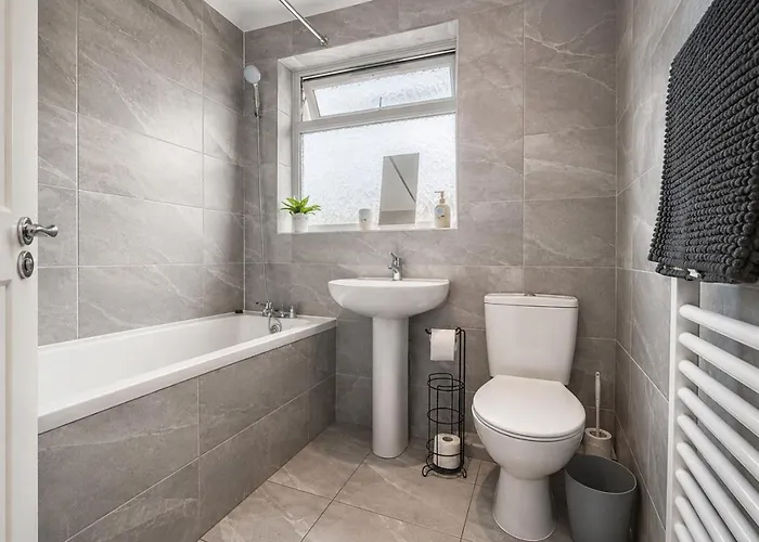 Spacious 3Br Flat Sleeps 7 In Greenford