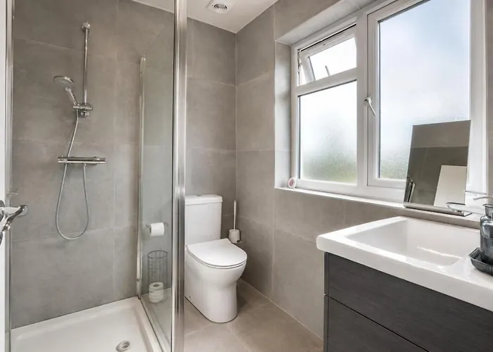 Spacious 3Br Flat Sleeps 7 In Greenford