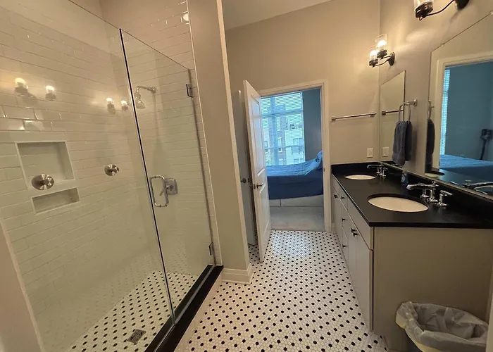 Modern 1Br Bridge Park In Dublin With Balcony And Pool