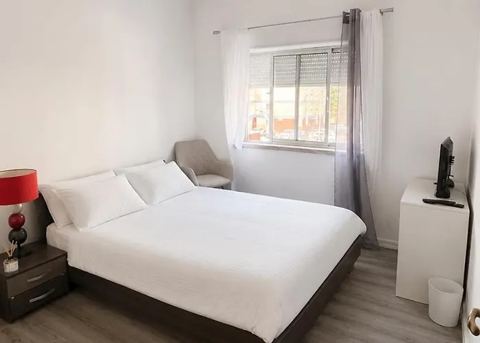 Comfortable & Spacious 3 Bedroom Ap In Miratejo