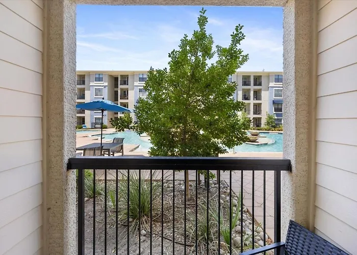 Cava Retreat 1-King Bed Sofa Bed Patio Pool View