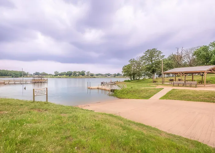 The Lakeside Amish Cabin