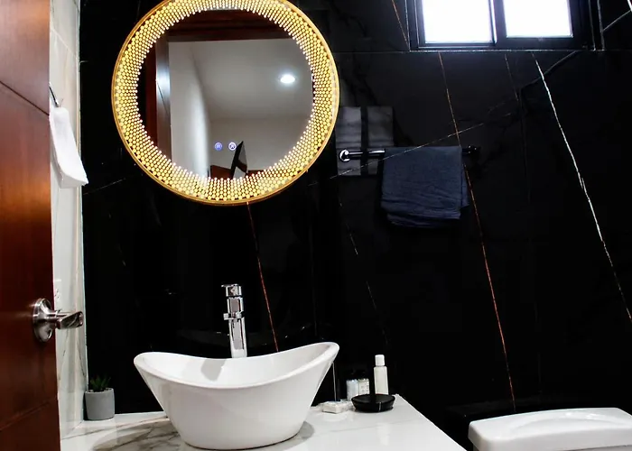 Suite De Lujo -Alberca Privada - 5 Min Usa - Emporio Diamante 1