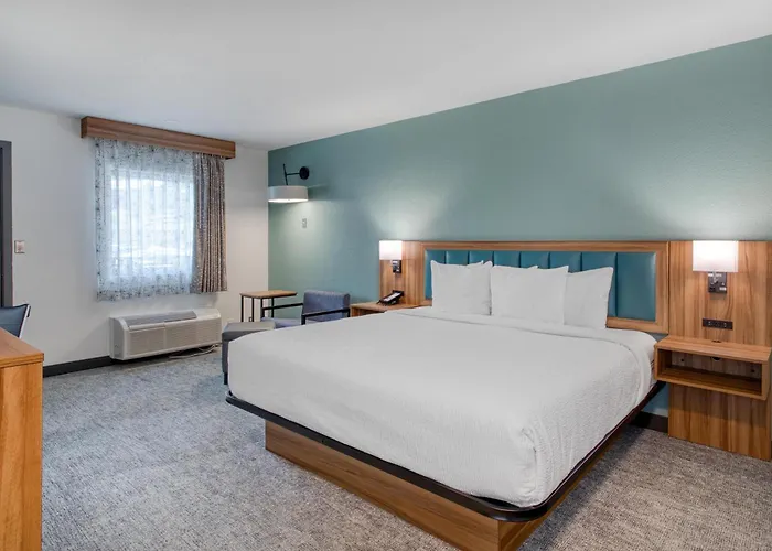 Howard Johnson By Wyndham Downtown