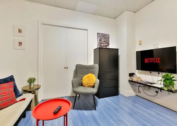 100 Meters To Metro Beaudry - Full Apartments - 1 Minute Walk To The Famous St Catherine Street - Fast Wifi - Washer & Dryer On Site - Montcalm Units