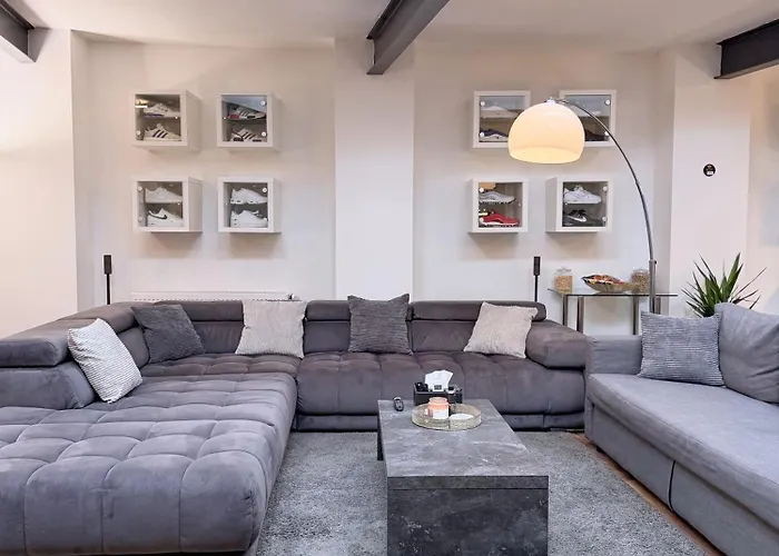 White Lofty Und White Studio