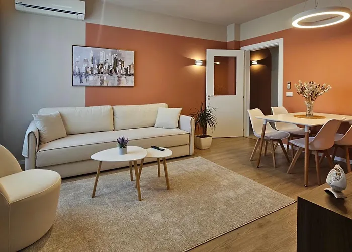 All Seasons Apartments - Free Parking & City Center