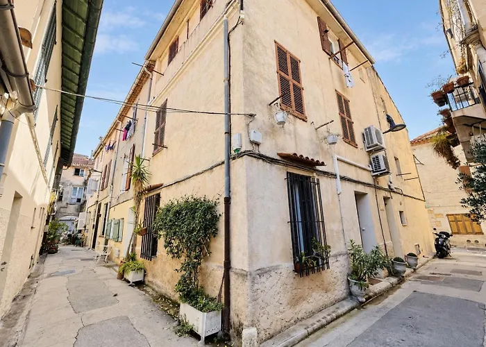 Artistic Antibes Apartment