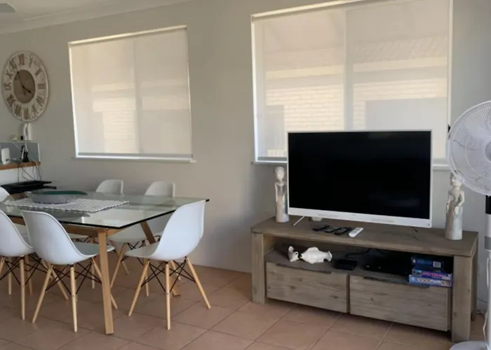 Unit 5 Sanctuary Shores, Kings Beach - Free Wifi