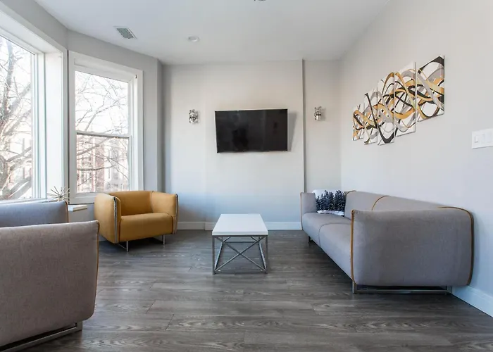 Double Play Wrigley - Prime Location Across From Wrigley Field & Transit - 2Br Apts