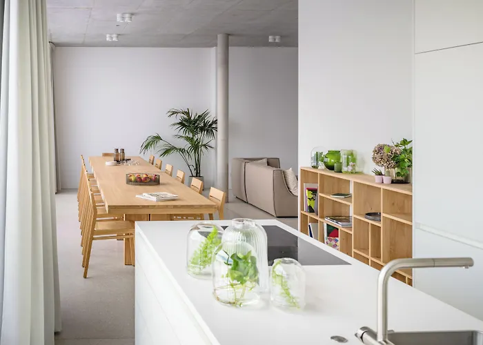 Carlotta Apartments
