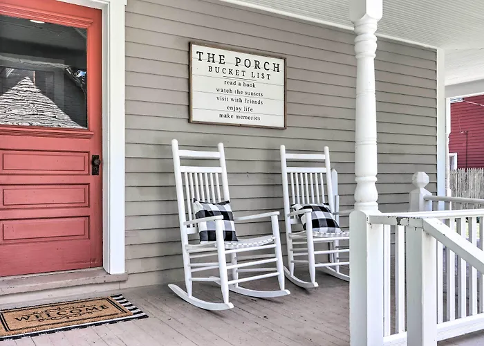 'The Ruebling House': Bright, Modern, & Renovated!