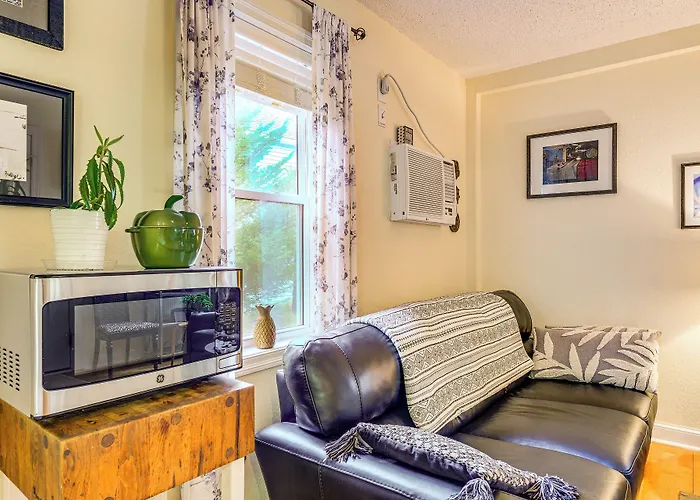 Nags Head Apt With Patio - 1/2 Mile Walk To Beach!