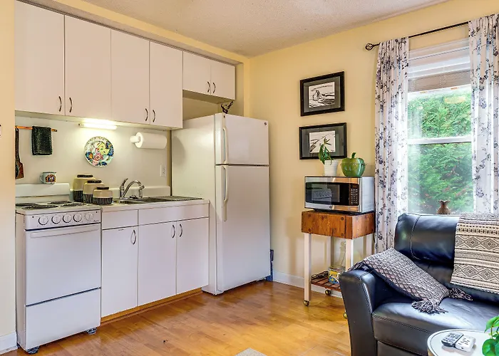 Nags Head Apt With Patio - 1/2 Mile Walk To Beach!