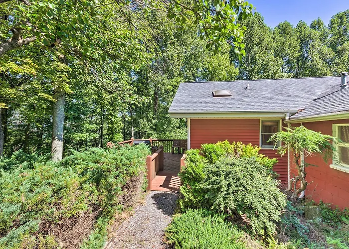 Hendersonville 'Cantrell Cottage' - Smoky Mtn View