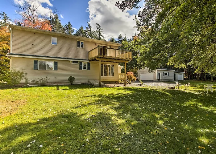 Spacious Apt W/ Yard: 3 Mi To Windham Mountain