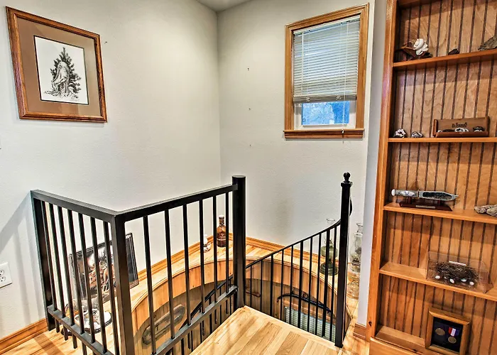 Stockton Lake Escape W/ Kitchen, Half Mile To Lake