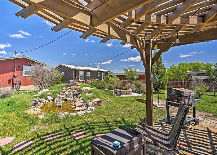 Quaint Garden City Studio W/ Hot Tub: Pets Welcome