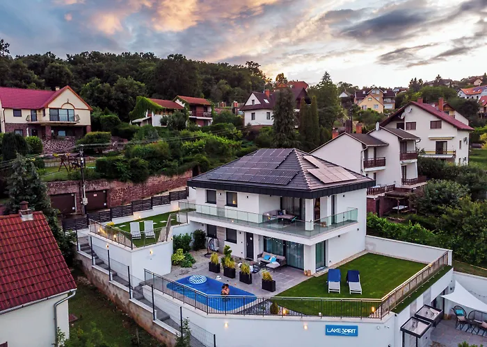 Lake Spirit Boutique Apartments