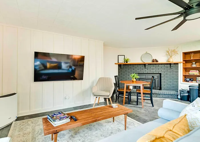 Modern Studio < 13 Mi To Saratoga Racetrack!
