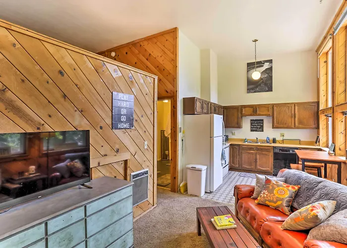 Cozy Studio Near Hiking & Skiing, Walk To Downtown