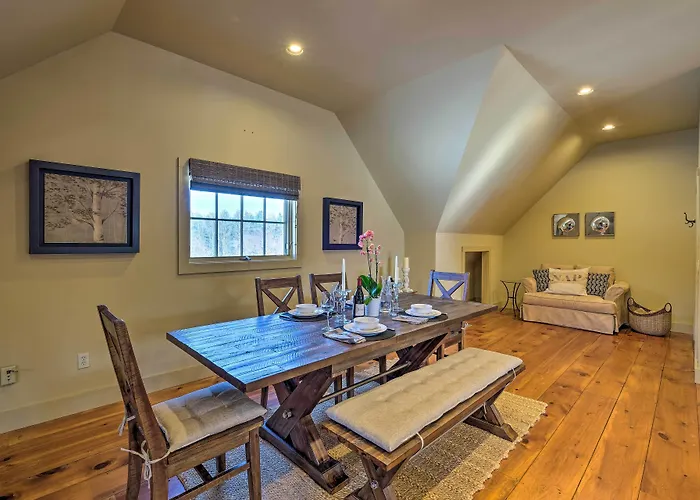 Luxe 'Green Barn' Near Skiing W/ Mt Equinox Views!