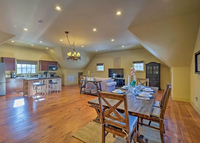 Luxe 'Green Barn' Near Skiing W/ Mt Equinox Views!