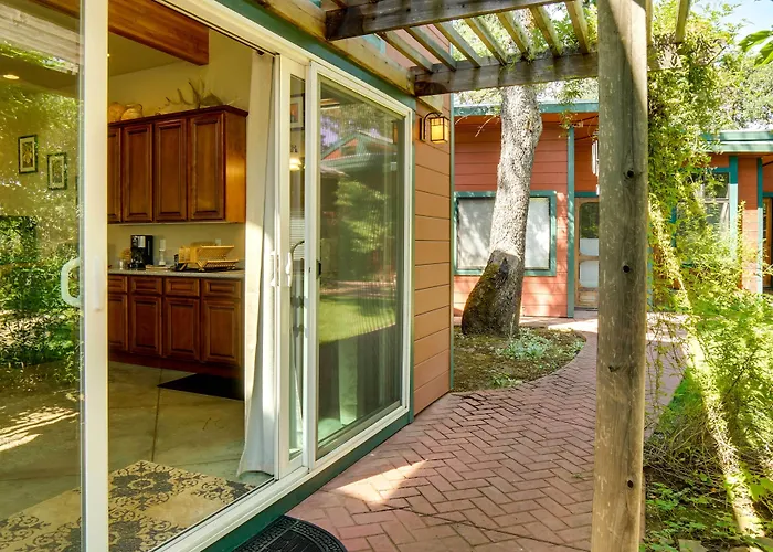 'Hilltop Loft' Ukiah Vacation Rental!