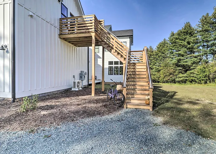Bright Crozet Apartment W/ Mountain Views!