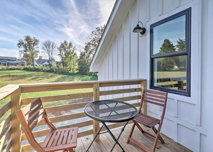 Bright Crozet Apartment W/ Mountain Views!