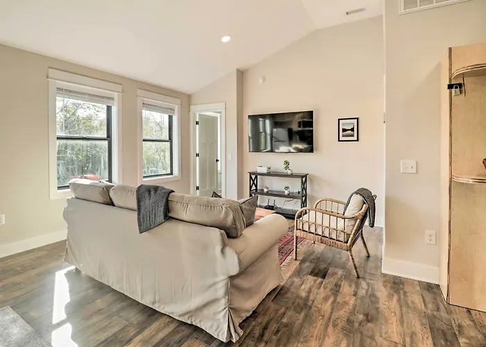 Bright Crozet Apartment W/ Mountain Views!