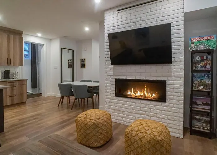 883 Suite 102 Bromont Vieux Village 2Cac , Foyer