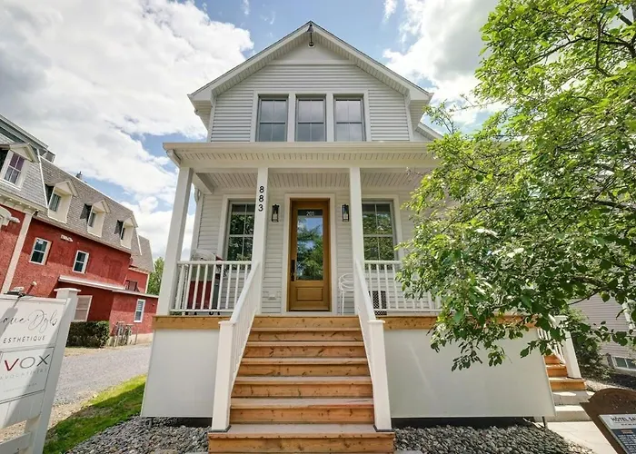 883 Suite 102 Bromont Vieux Village 2Cac , Foyer
