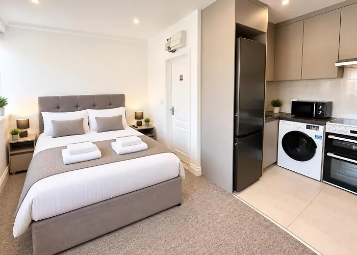 Spectacular Modern, Private Apartment,15 Mins To Central London