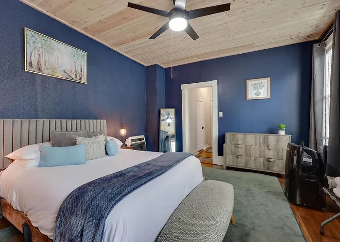 Cozy 1 Bed Historic Elmwood Park-Centennial House