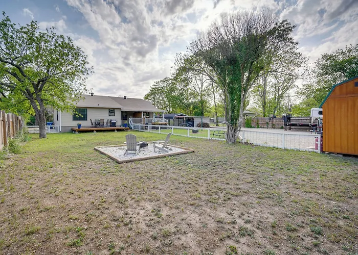 Kerrville Vacation Rental Across From River Trail!