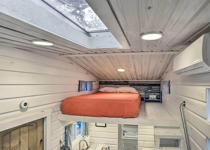 Unique Stay: 'Tiny Everest' San Antonio Home!