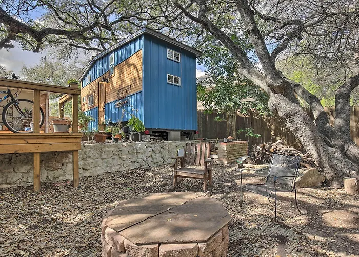 Unique Stay: 'Tiny Everest' San Antonio Home!