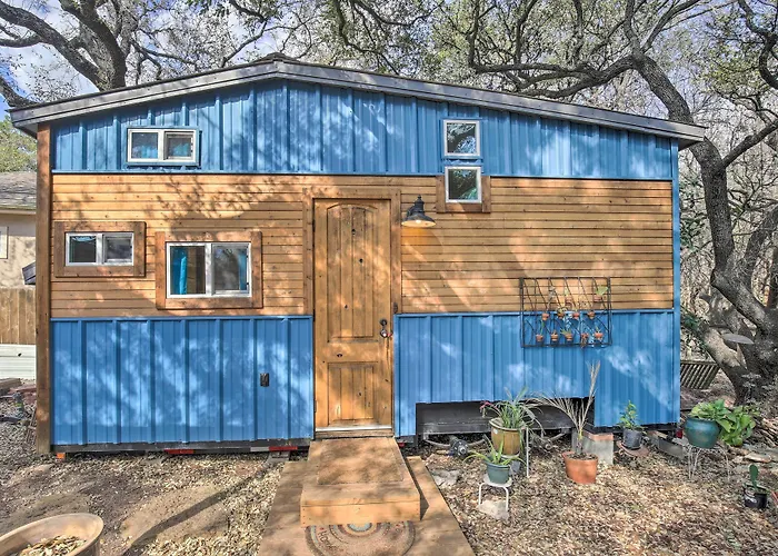Unique Stay: 'Tiny Everest' San Antonio Home!