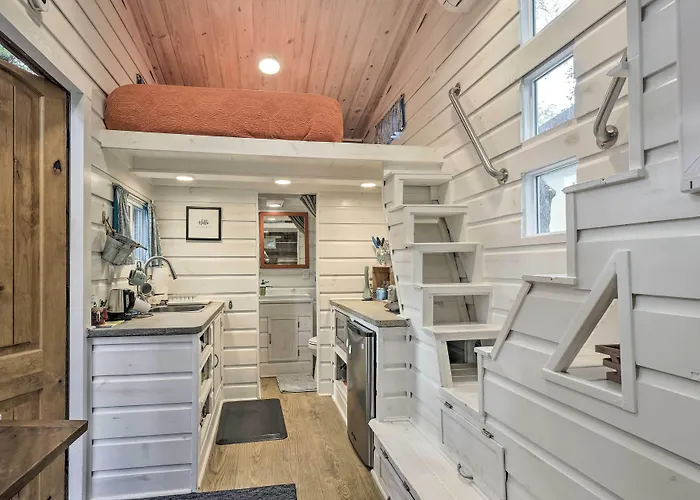 Unique Stay: 'Tiny Everest' San Antonio Home!