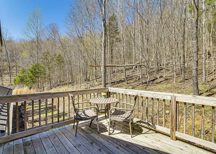 Cozy Lewisburg Getaway W/ Deck + Lake Access!