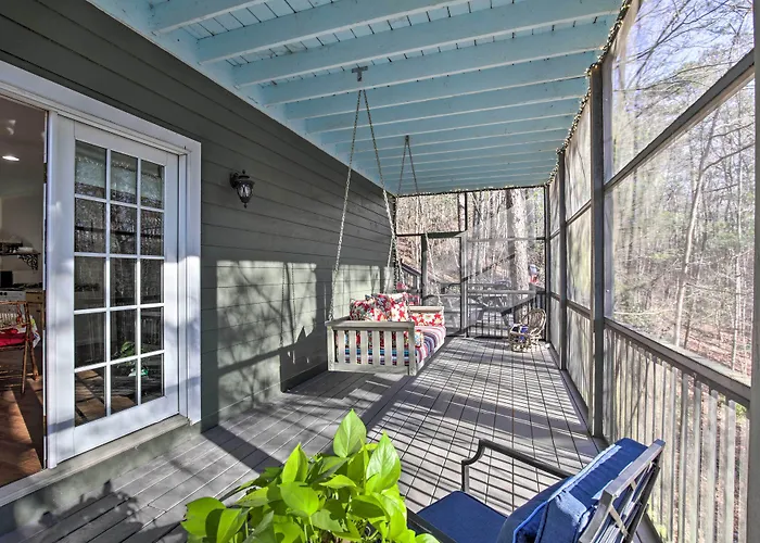 Cozy & Quiet Studio W/ Porch, Near Scenic Railway!