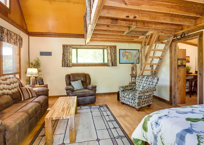 Cozy Georgia Abode W/ Deck, Fire Pit & Lake Access